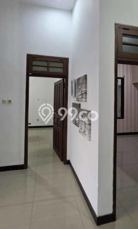 For Sale Rumah 4 Kamar Lokasi Strategis Bagus dan Strategis di Mulyosari For Sale Rumah 4 Kamar Lokasi Strategis Bagus dan Strategis di Mulyosari