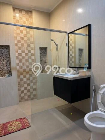 Jual Rumah Luas Elegan Dengan View Eksklusif di Pakuwon Indah, Surabaya Jual Rumah Luas Elegan Dengan View Eksklusif di Pakuwon Indah, Surabaya