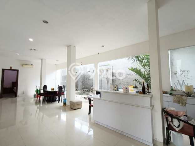 Rumah Terawat di Bukit Sari, Semarang, Luas Tanah 476m², LB 790m² Rumah Terawat di Bukit Sari, Semarang, Luas Tanah 476m², LB 790m²