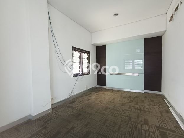Sewa Rumah Nyaman LT 603m2 / LB 400m2 di Gajahmada, Semarang Sewa Rumah Nyaman LT 603m2 / LB 400m2 di Gajahmada, Semarang