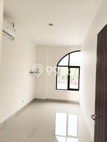LOKASI PREMIUM! Ruko di Semarang Barat, Luas 95m², Lokasi Komersial LOKASI PREMIUM! Ruko di Semarang Barat, Luas 95m², Lokasi Komersial