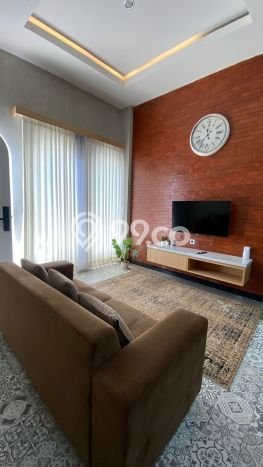 Siap Huni Rumah Mewah 8 Kamar di Semarang Tengah Dekat ke Mana Pun Siap Huni Rumah Mewah 8 Kamar di Semarang Tengah Dekat ke Mana Pun