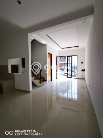 LOKASI STRATEGIS! Rumah kawasan Banyumanik, Akses ke Tol, 4 KT, LT 90m² Bangunan 130m² LOKASI STRATEGIS! Rumah kawasan Banyumanik, Akses ke Tol, 4 KT, LT 90m² Bangunan 130m²