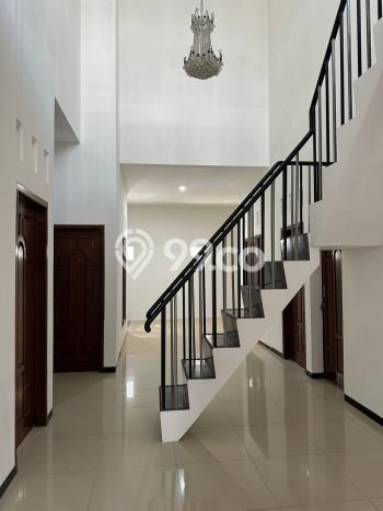 Rumah Strategis di Pedurungan, 4 KT, Lingkungan Nyaman, Luas 160m² Bangunan 194m² Rumah Strategis di Pedurungan, 4 KT, Lingkungan Nyaman, Luas 160m² Bangunan 194m²