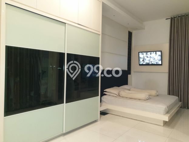Rumah Mewah LB 250m2 Siap Huni Desain Elegan di Bukit Sari, Semarang Rumah Mewah LB 250m2 Siap Huni Desain Elegan di Bukit Sari, Semarang