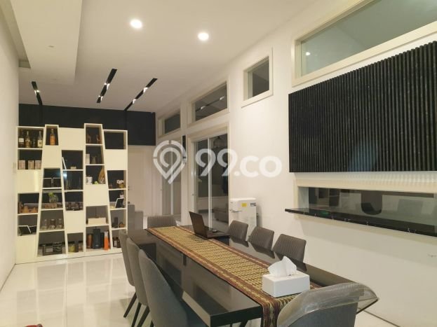 Rumah Mewah LB 250m2 Siap Huni Desain Elegan di Bukit Sari, Semarang Rumah Mewah LB 250m2 Siap Huni Desain Elegan di Bukit Sari, Semarang