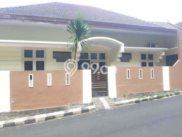 Disewakan Rumah Konsep Minimalis di Banyumanik Semarang dengan 3 KT Disewakan Rumah Konsep Minimalis di Banyumanik Semarang dengan 3 KT
