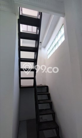 Disewakan! Rumah 3 Kamar Tidur &
2 Kamar Mandi di Srondol, Semarang Disewakan! Rumah 3 Kamar Tidur &
2 Kamar Mandi di Srondol, Semarang