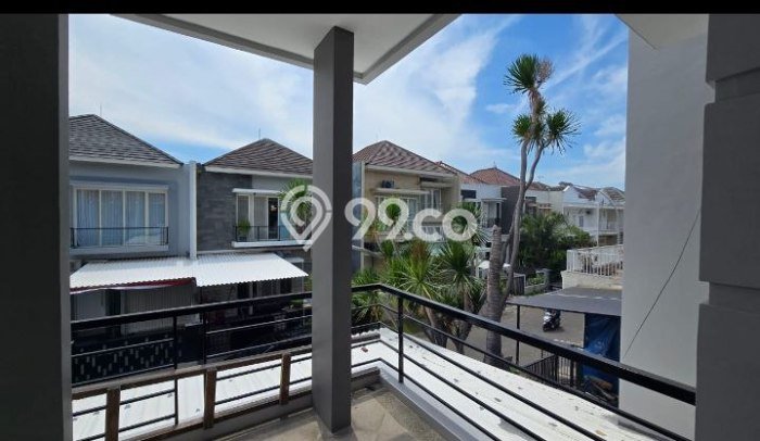 KESEMPATAN TERBAIK! Rumah area Pakuwon City, 3 KM, Siap Huni, Luas 144m2m² Bangunan 220m2m² KESEMPATAN TERBAIK! Rumah area Pakuwon City, 3 KM, Siap Huni, Luas 144m2m² Bangunan 220m2m²
