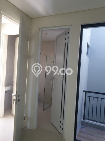 Rumah Berkualitas dengan 3 Kamar Tidur di Kawasan Elite Citraland, Surabaya Rumah Berkualitas dengan 3 Kamar Tidur di Kawasan Elite Citraland, Surabaya