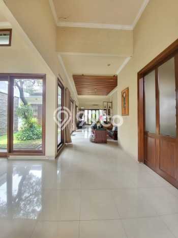 Ready to Use! Premium House LT 749m2 Desain Elegan di Bintaro Ready to Use! Premium House LT 749m2 Desain Elegan di Bintaro