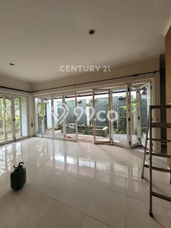 Rumah Disewakan Tangerang Selatan LT 230m2 LB 170m2 Area Bintaro Rumah Disewakan Tangerang Selatan LT 230m2 LB 170m2 Area Bintaro