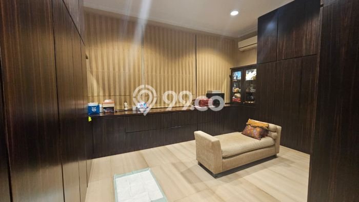 Rumah Mewah LB 800m2 Siap Huni Desain Elegan di Kedoya Baru, Jakarta Barat Rumah Mewah LB 800m2 Siap Huni Desain Elegan di Kedoya Baru, Jakarta Barat
