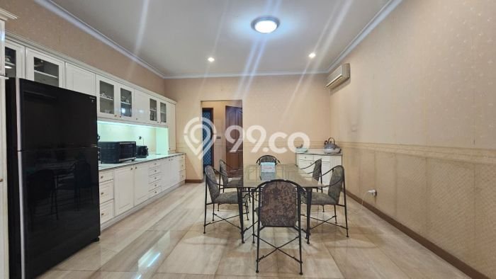 Rumah Mewah LB 800m2 Siap Huni Desain Elegan di Kedoya Baru, Jakarta Barat Rumah Mewah LB 800m2 Siap Huni Desain Elegan di Kedoya Baru, Jakarta Barat