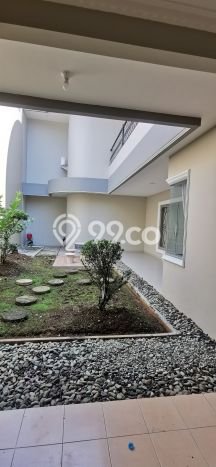 Ready to Use! Premium House LT 818m2 Desain Elegan di Modernland Ready to Use! Premium House LT 818m2 Desain Elegan di Modernland
