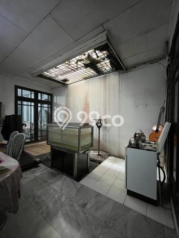 Hunian Mewah Siap Huni LT 275m2 di Kebon Jeruk, Jakarta Barat Hunian Mewah Siap Huni LT 275m2 di Kebon Jeruk, Jakarta Barat