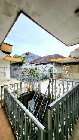 Ready to Use! Premium House LT 373m2 Desain Modern di Mergosono Ready to Use! Premium House LT 373m2 Desain Modern di Mergosono