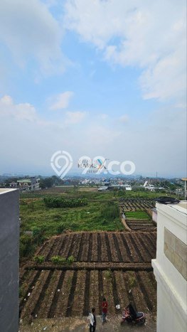 Rumah Minimalis 3 KT LT 105m2 di Batu Rumah Minimalis 3 KT LT 105m2 di Batu