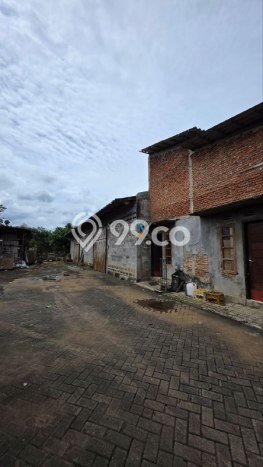 Area Ramai! Gudang Dijual di Pakis untuk Bisnis Luas Bangunan 350m2 Area Ramai! Gudang Dijual di Pakis untuk Bisnis Luas Bangunan 350m2
