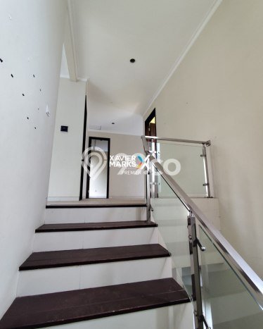 Rumah Mewah dengan Luas Tanah 216m2m² di Kawasan Elite , Malang Rumah Mewah dengan Luas Tanah 216m2m² di Kawasan Elite , Malang