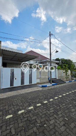 For Sale! Luxury House LT 300m2 Desain Modern di Araya For Sale! Luxury House LT 300m2 Desain Modern di Araya