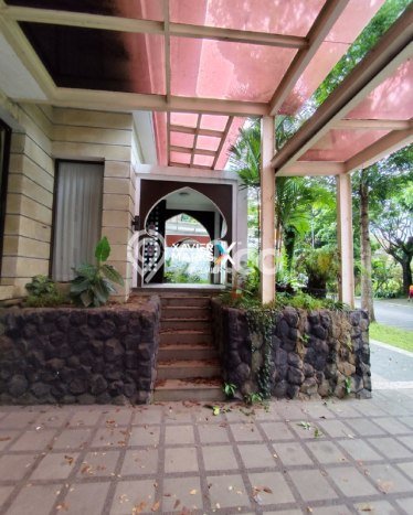 Rumah Mewah dengan Luas Tanah 216m2m² di Kawasan Elite , Malang Rumah Mewah dengan Luas Tanah 216m2m² di Kawasan Elite , Malang