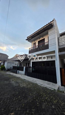 Hunian Cantik Modern Lb 120m2 di Blimbing, Malang Hunian Cantik Modern Lb 120m2 di Blimbing, Malang