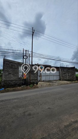 Area Ramai! Gudang Dijual di Pakis untuk Bisnis Luas Bangunan 350m2 Area Ramai! Gudang Dijual di Pakis untuk Bisnis Luas Bangunan 350m2