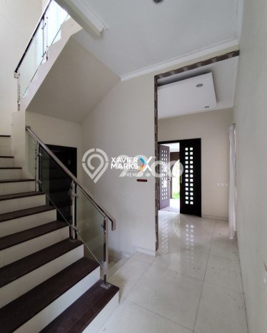 Rumah Mewah dengan Luas Tanah 216m2m² di Kawasan Elite , Malang Rumah Mewah dengan Luas Tanah 216m2m² di Kawasan Elite , Malang