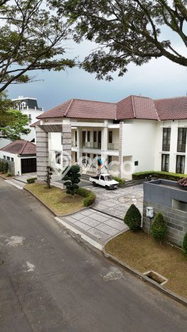 Rumah Eksklusif Dijual LT 1558m2 di Klojen, Malang Rumah Eksklusif Dijual LT 1558m2 di Klojen, Malang