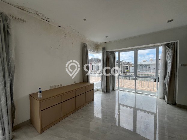 Vila Strategis Kawasan , Dimensi 221m2m², Pemandangan Menarik sekitar Vila Strategis Kawasan , Dimensi 221m2m², Pemandangan Menarik sekitar