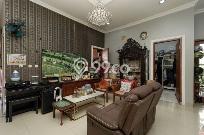 Dijual Hunian Rumah Terawat 7 Kamar di Cibubur, Bogor Dijual Hunian Rumah Terawat 7 Kamar di Cibubur, Bogor