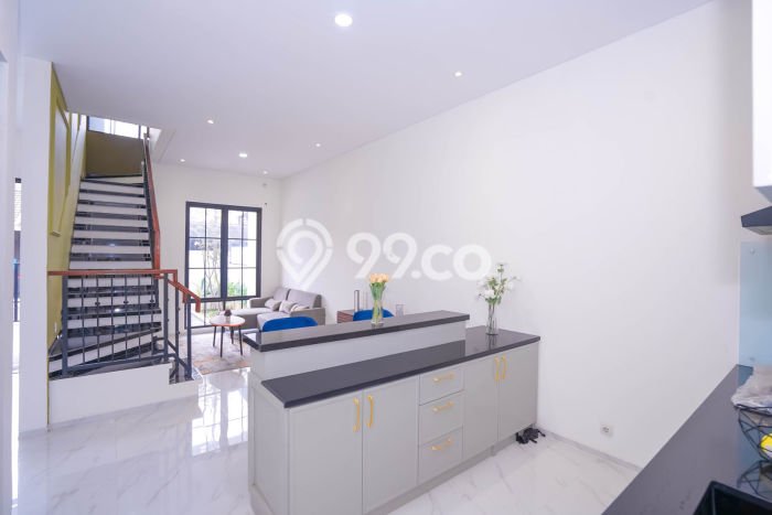 Rumah Mewah Siap Huni LT 98m2 di Serpong, Tangerang Selatan Rumah Mewah Siap Huni LT 98m2 di Serpong, Tangerang Selatan