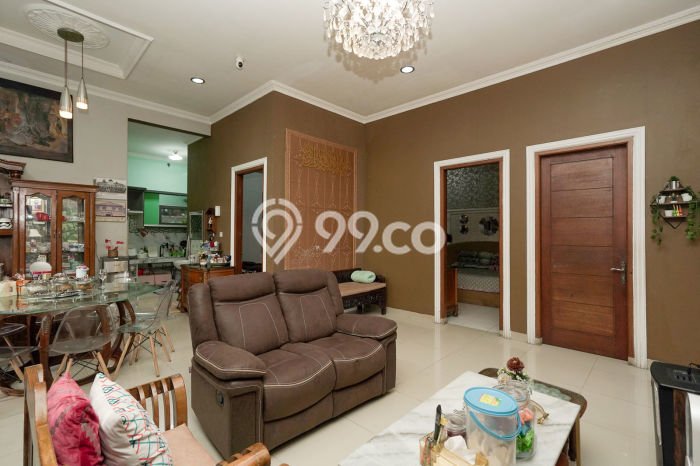 Dijual Hunian Rumah Terawat 7 Kamar di Cibubur, Bogor Dijual Hunian Rumah Terawat 7 Kamar di Cibubur, Bogor