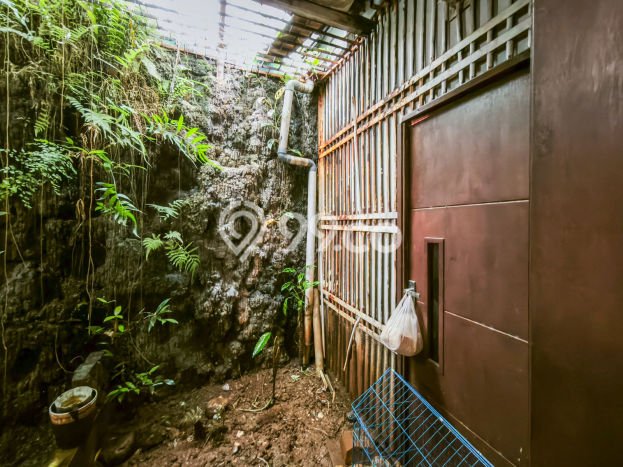 Rumah Mewah LB 299m2 Siap Huni Desain Elegan di Tanah Sareal, Bogor Rumah Mewah LB 299m2 Siap Huni Desain Elegan di Tanah Sareal, Bogor
