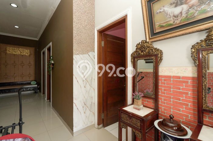 Dijual Hunian Rumah Terawat 7 Kamar di Cibubur, Bogor Dijual Hunian Rumah Terawat 7 Kamar di Cibubur, Bogor