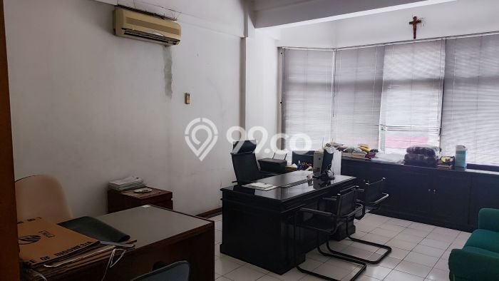 Unit Ruko Dijual di Jakarta Barat LT 71m2 & LB 200m2 Unit Ruko Dijual di Jakarta Barat LT 71m2 & LB 200m2