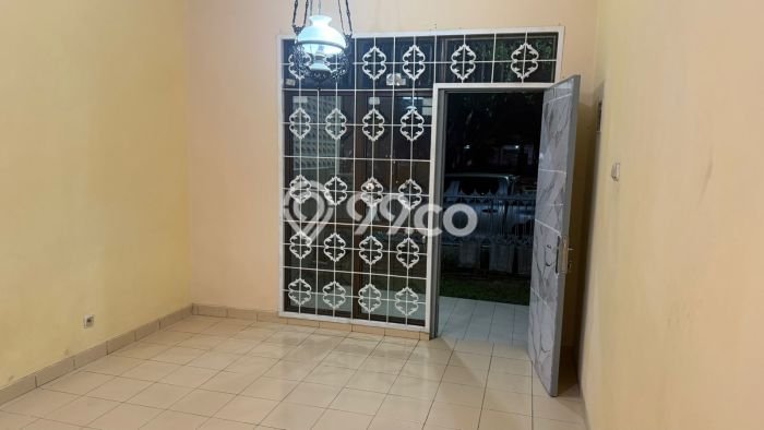 Disewakan! Rumah 3 Kamar Tidur &
1 Kamar Mandi di BSD Kencana Loka, Tangerang Disewakan! Rumah 3 Kamar Tidur &
1 Kamar Mandi di BSD Kencana Loka, Tangerang