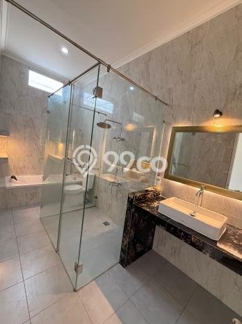 Ready to Use! Luxury House LT 84m2 Desain Elegan di BSD Nusaloka Ready to Use! Luxury House LT 84m2 Desain Elegan di BSD Nusaloka