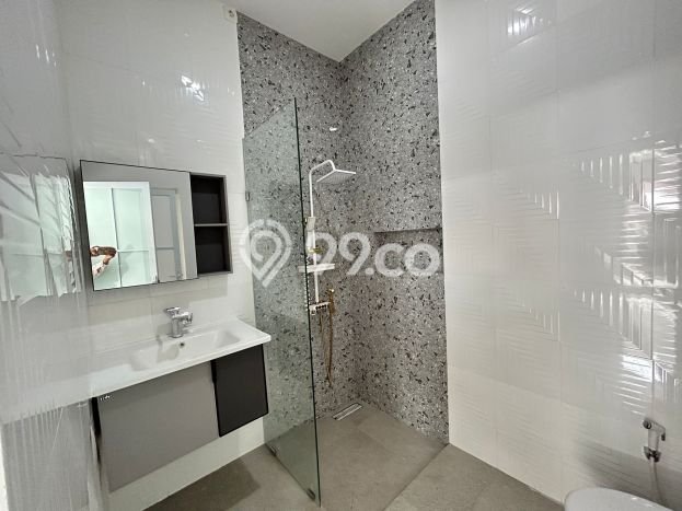 Rumah Elit Modern Tanpa Renovasi di BSD Kencana Loka Tangerang Rumah Elit Modern Tanpa Renovasi di BSD Kencana Loka Tangerang