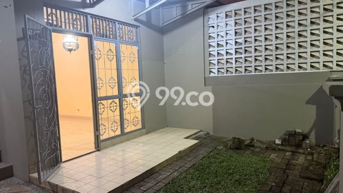 Disewakan! Rumah 3 Kamar Tidur &
1 Kamar Mandi di BSD Kencana Loka, Tangerang Disewakan! Rumah 3 Kamar Tidur &
1 Kamar Mandi di BSD Kencana Loka, Tangerang