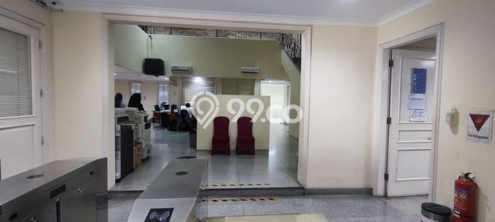 Unit Komersial disewakan di Kebayoran Baru Jakarta Selatan dengan LT 1145m2 / LB 2000m2 Unit Komersial disewakan di Kebayoran Baru Jakarta Selatan dengan LT 1145m2 / LB 2000m2