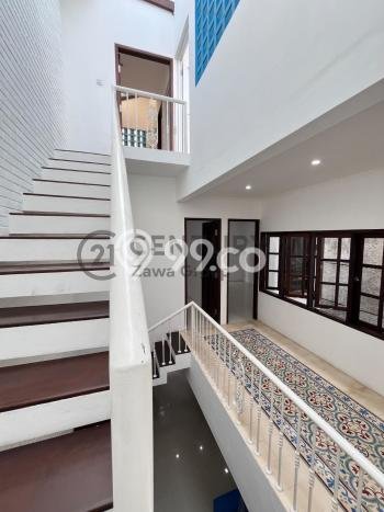Ready to Use! Luxury House LT 112m2 Desain Elegan di Cipete Ready to Use! Luxury House LT 112m2 Desain Elegan di Cipete