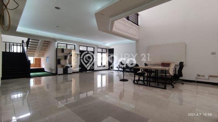 Rumah Elit LB 450m2 Siap Pakai Desain Elegan di Kemang, Jakarta Selatan Rumah Elit LB 450m2 Siap Pakai Desain Elegan di Kemang, Jakarta Selatan