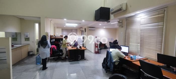 Unit Komersial disewakan di Kebayoran Baru Jakarta Selatan dengan LT 1145m2 / LB 2000m2 Unit Komersial disewakan di Kebayoran Baru Jakarta Selatan dengan LT 1145m2 / LB 2000m2