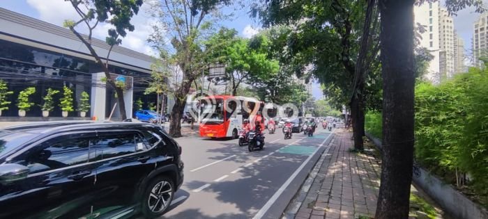 Unit Komersial disewakan di Kebayoran Baru Jakarta Selatan dengan LT 1145m2 / LB 2000m2 Unit Komersial disewakan di Kebayoran Baru Jakarta Selatan dengan LT 1145m2 / LB 2000m2