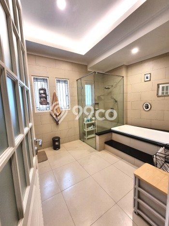 Ready to Use! Premium House LT 379m2 Desain Elegan di Kemang Ready to Use! Premium House LT 379m2 Desain Elegan di Kemang