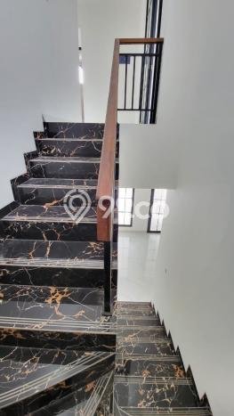 Rumah Mewah LB 220m2 Siap Pakai Desain Elegan di Bintaro, Tangerang Selatan Rumah Mewah LB 220m2 Siap Pakai Desain Elegan di Bintaro, Tangerang Selatan