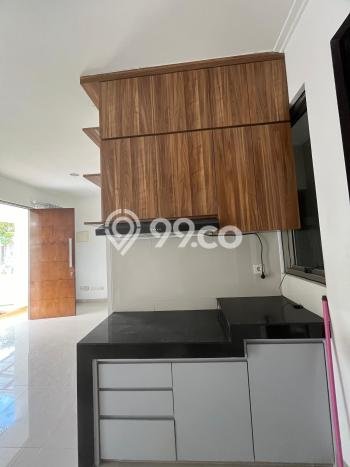Disewakan! Rumah 2 Kamar Tidur &
2 Kamar Mandi di Pantai Indah Kapuk 2, Jakarta Utara Disewakan! Rumah 2 Kamar Tidur &
2 Kamar Mandi di Pantai Indah Kapuk 2, Jakarta Utara