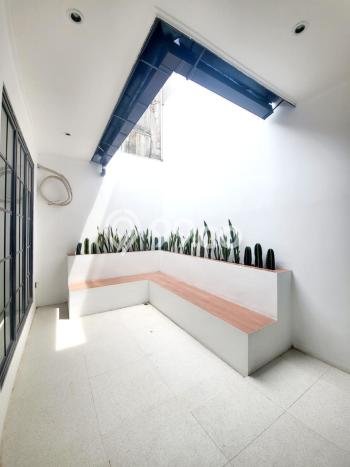Rumah Elit Modern Siap Huni di Bintaro Tangerang Selatan Rumah Elit Modern Siap Huni di Bintaro Tangerang Selatan